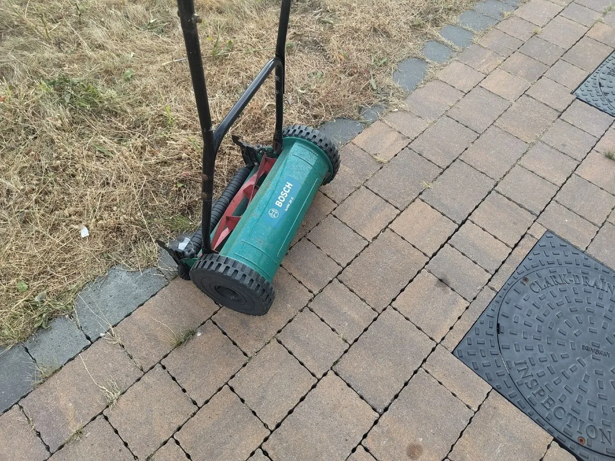 Bosch Manual Lawn Mower + Bosch Grass Box - Image 4