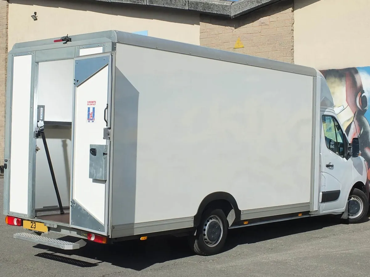 VB - 2023 Renault Master Luton Low Loader Van - Image 2