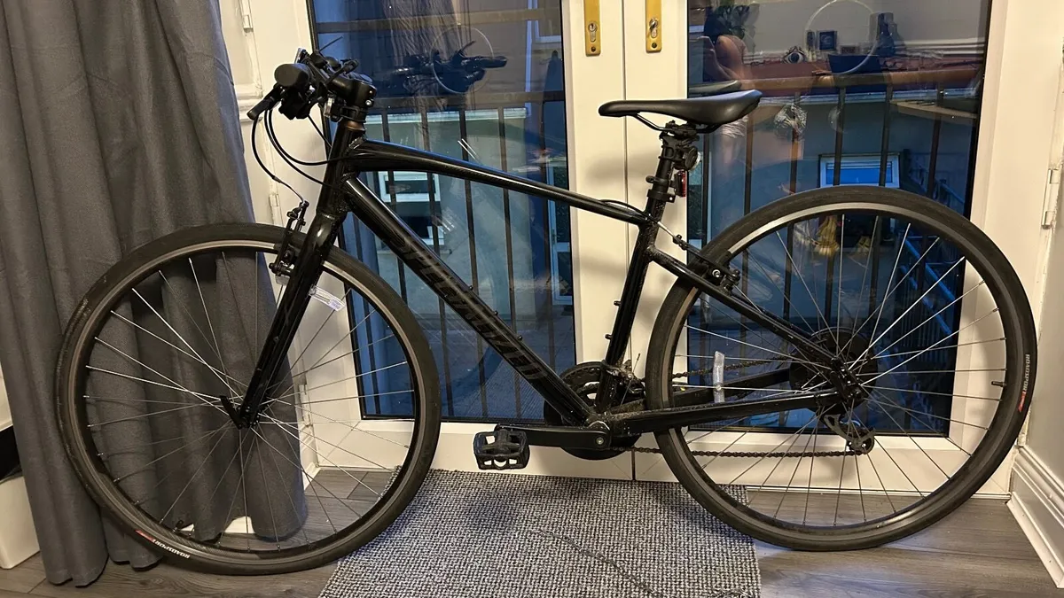 Specialized Sirrus 1.0 (2022) – Size Small