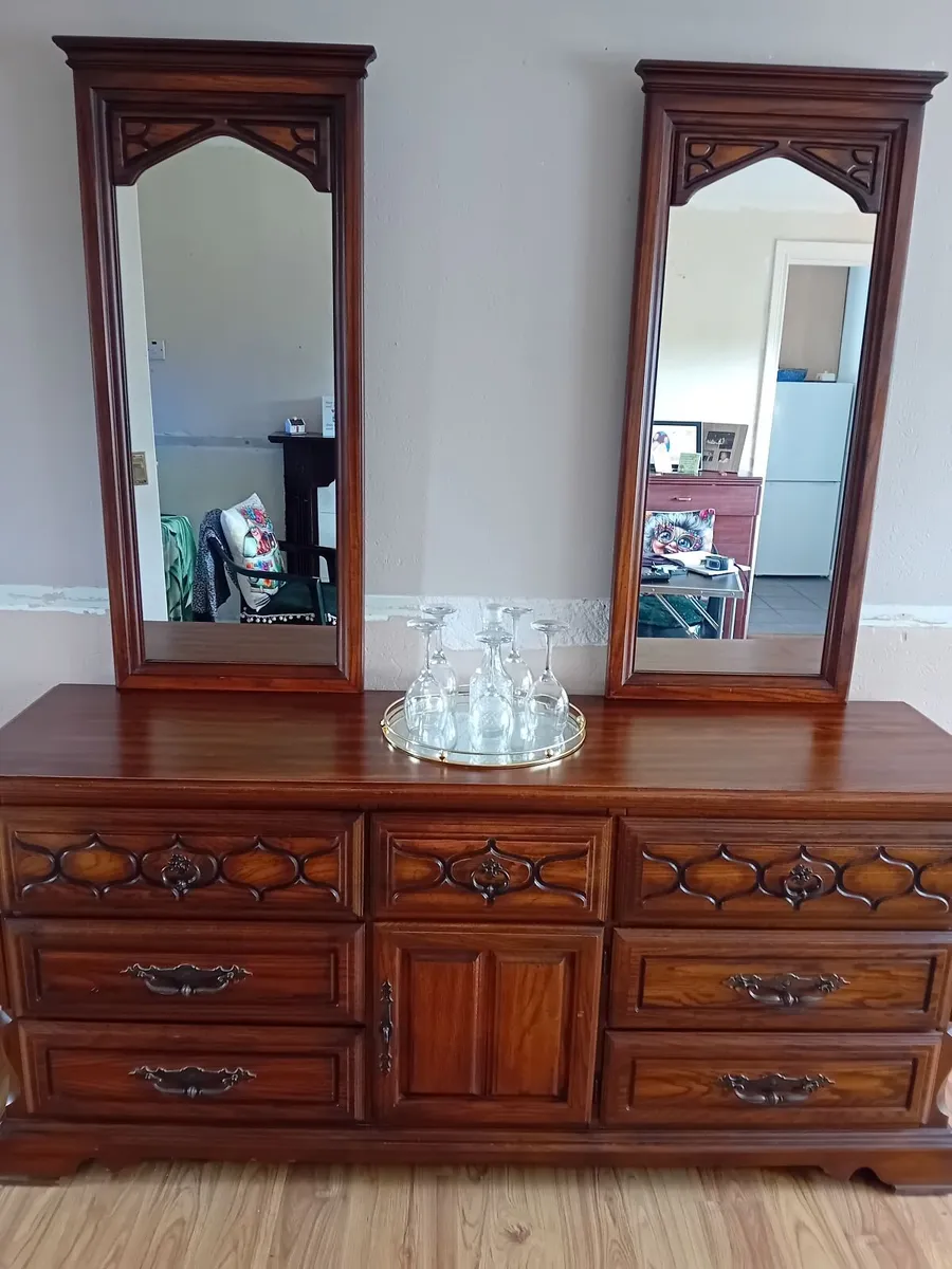 Bedroom Antique Mahogany Set. Solid Timber. Chest - Image 1