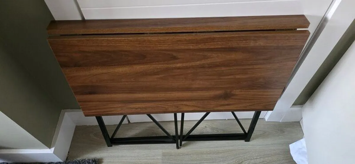 Foldable desk - Image 1
