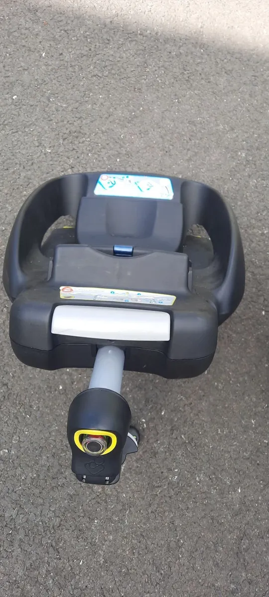 Car seat maxi cosi, base and adaptors - Image 1