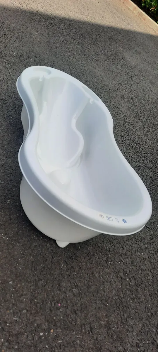 Car seat maxi cosi, base and adaptors - Image 3