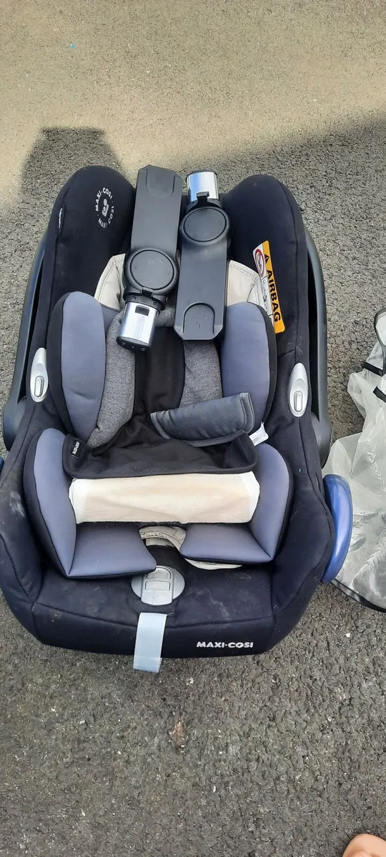 Car seat maxi cosi, base and adaptors - Image 4