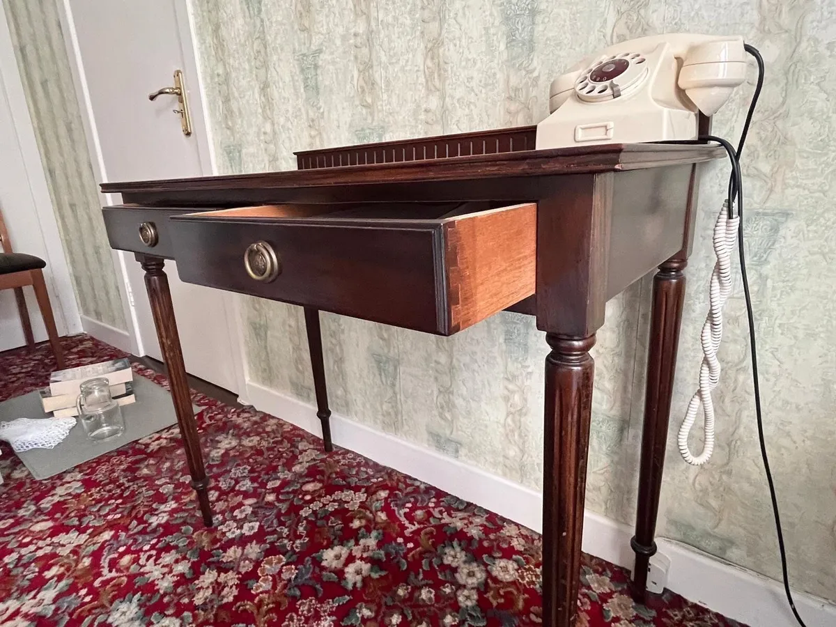 Hall console - Image 2
