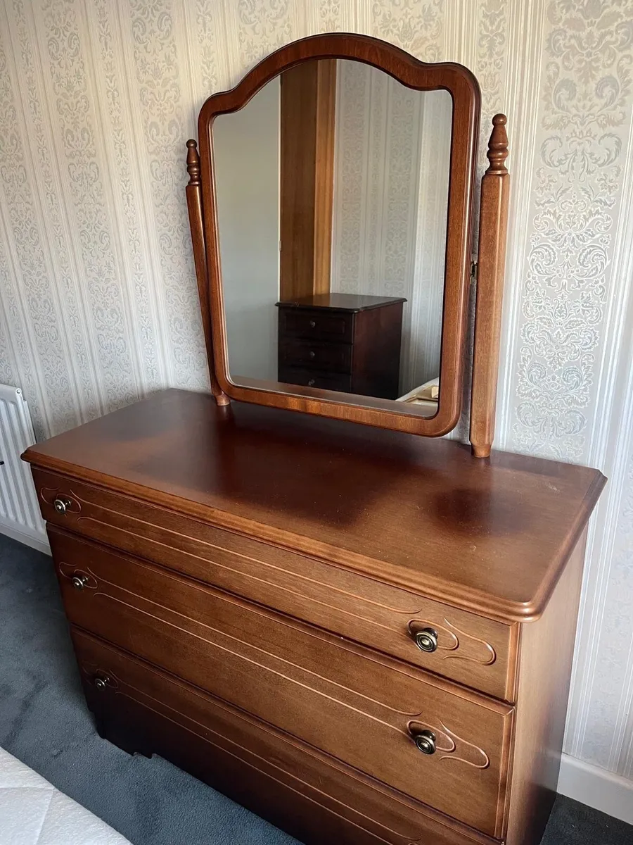 Chest of drawers with mirror - Image 1