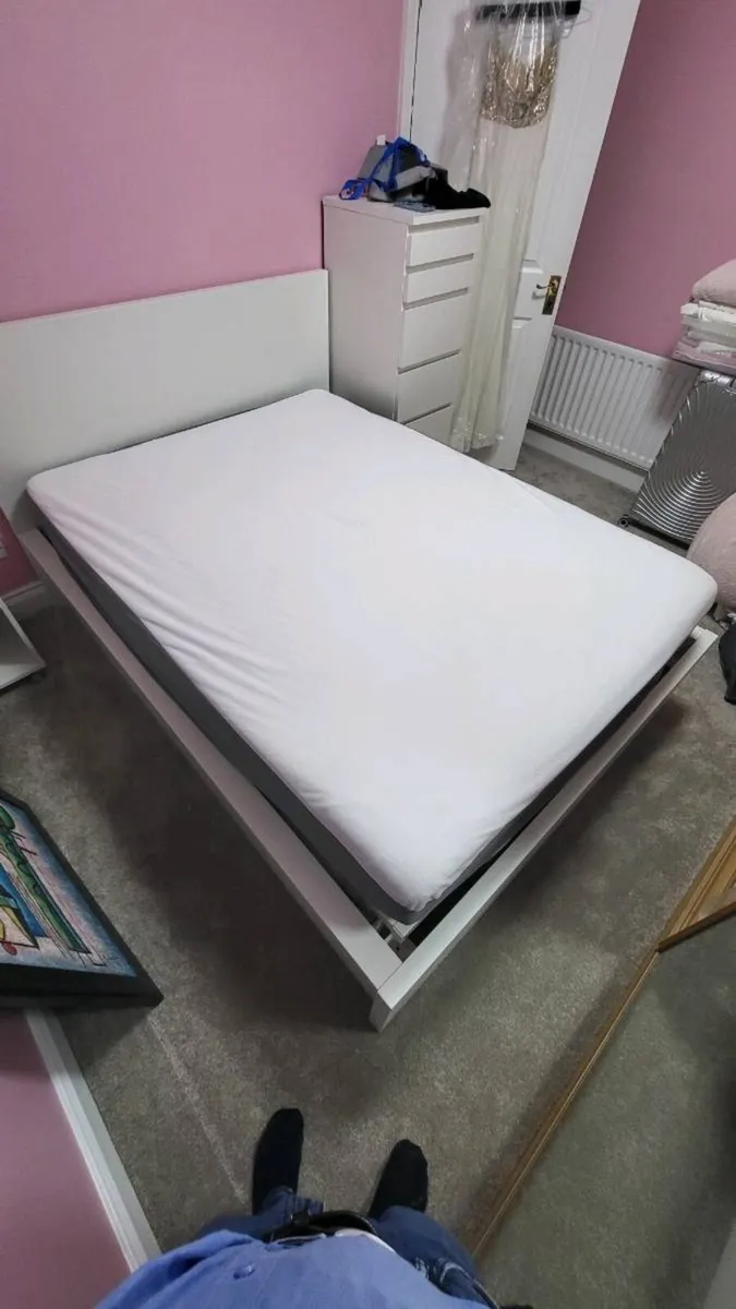 Bed - Image 1