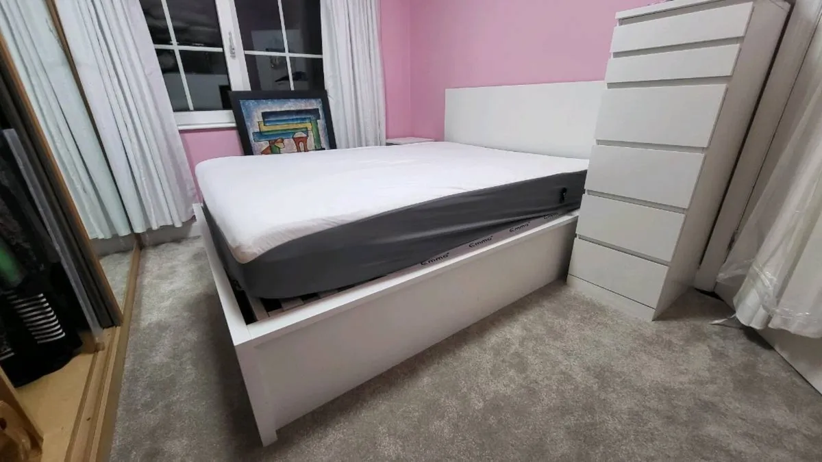 Bed - Image 2