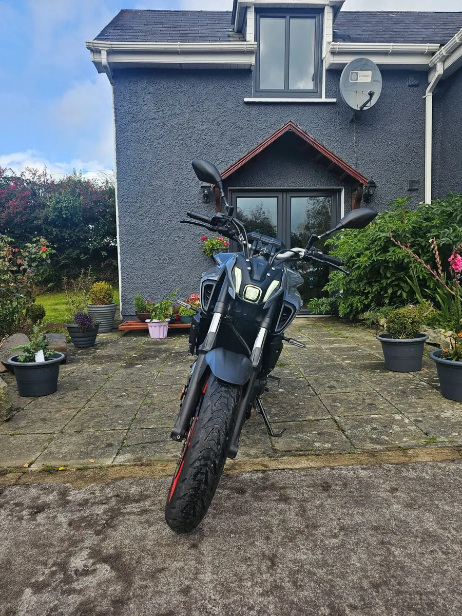 Yamaha MT07 : Fluo Storm - Image 2