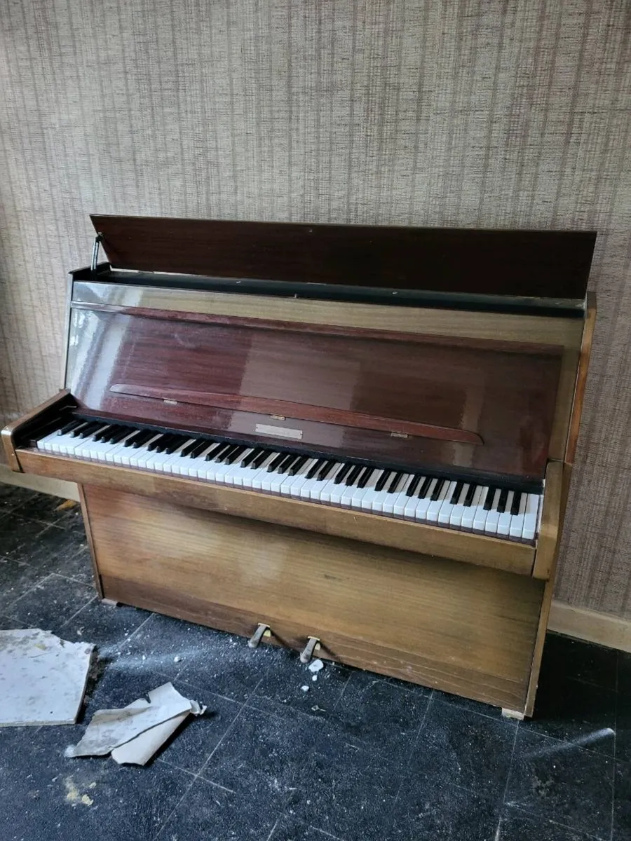 Piano - Image 1