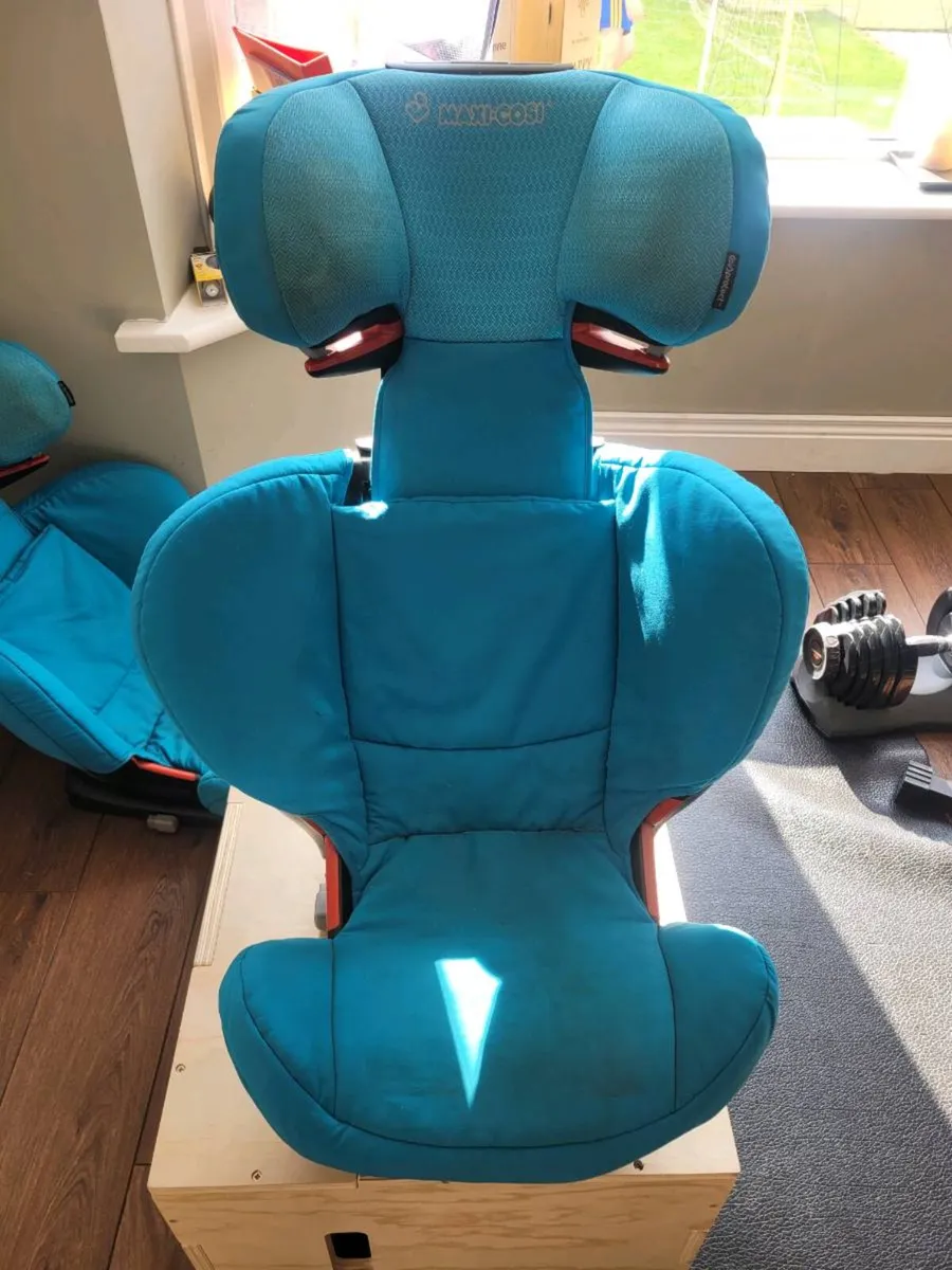 Maxi-cosi infant isofix car seats 15-36kg - Image 1