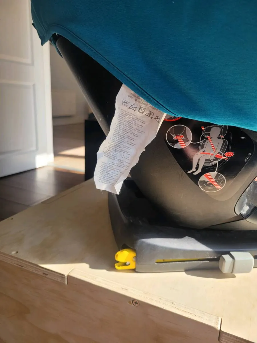 Maxi-cosi infant isofix car seats 15-36kg - Image 4