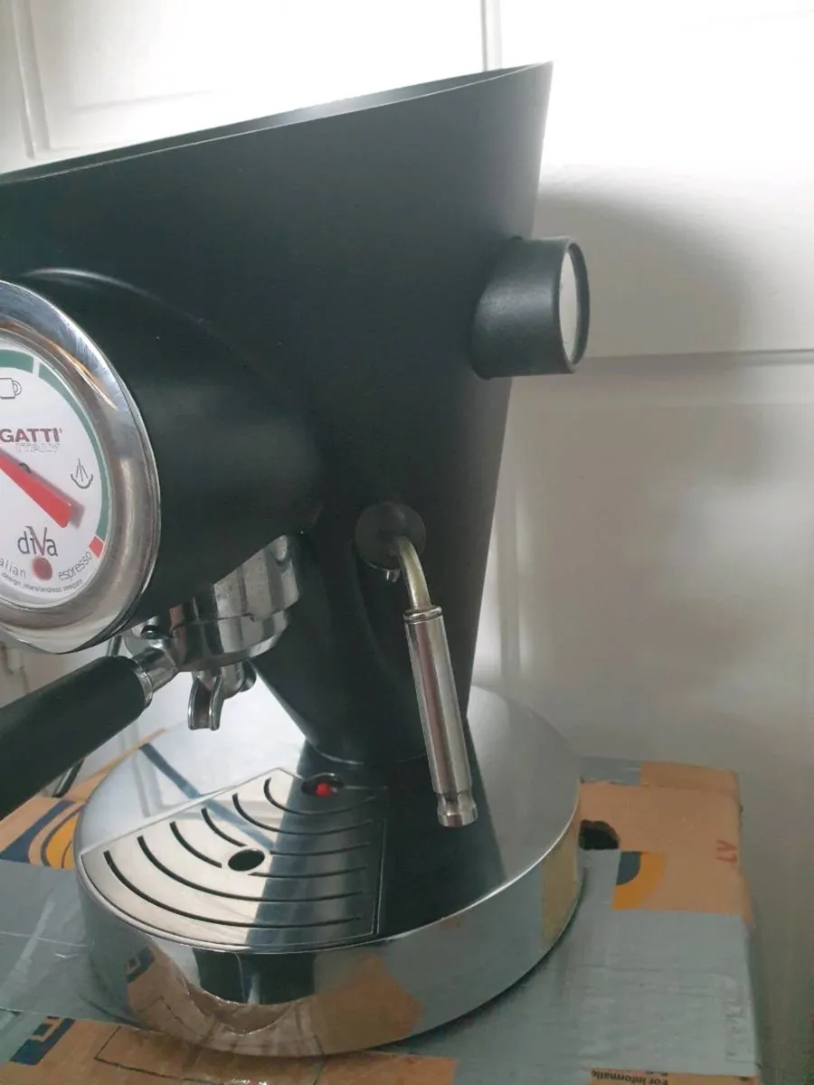 BUGATTI COFFEE MACHINE  RRP 1380 EUR - Image 2