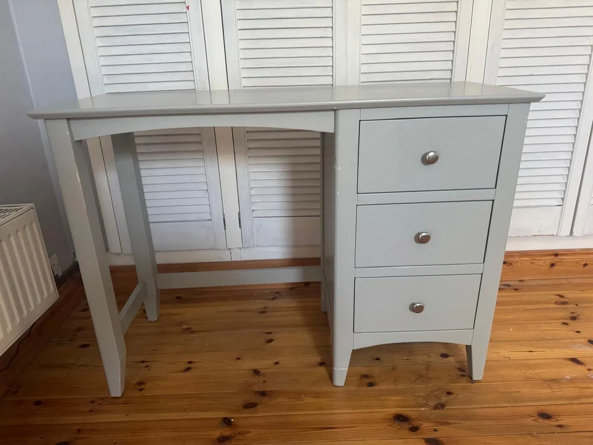 Double bed , locker and desk - Image 2