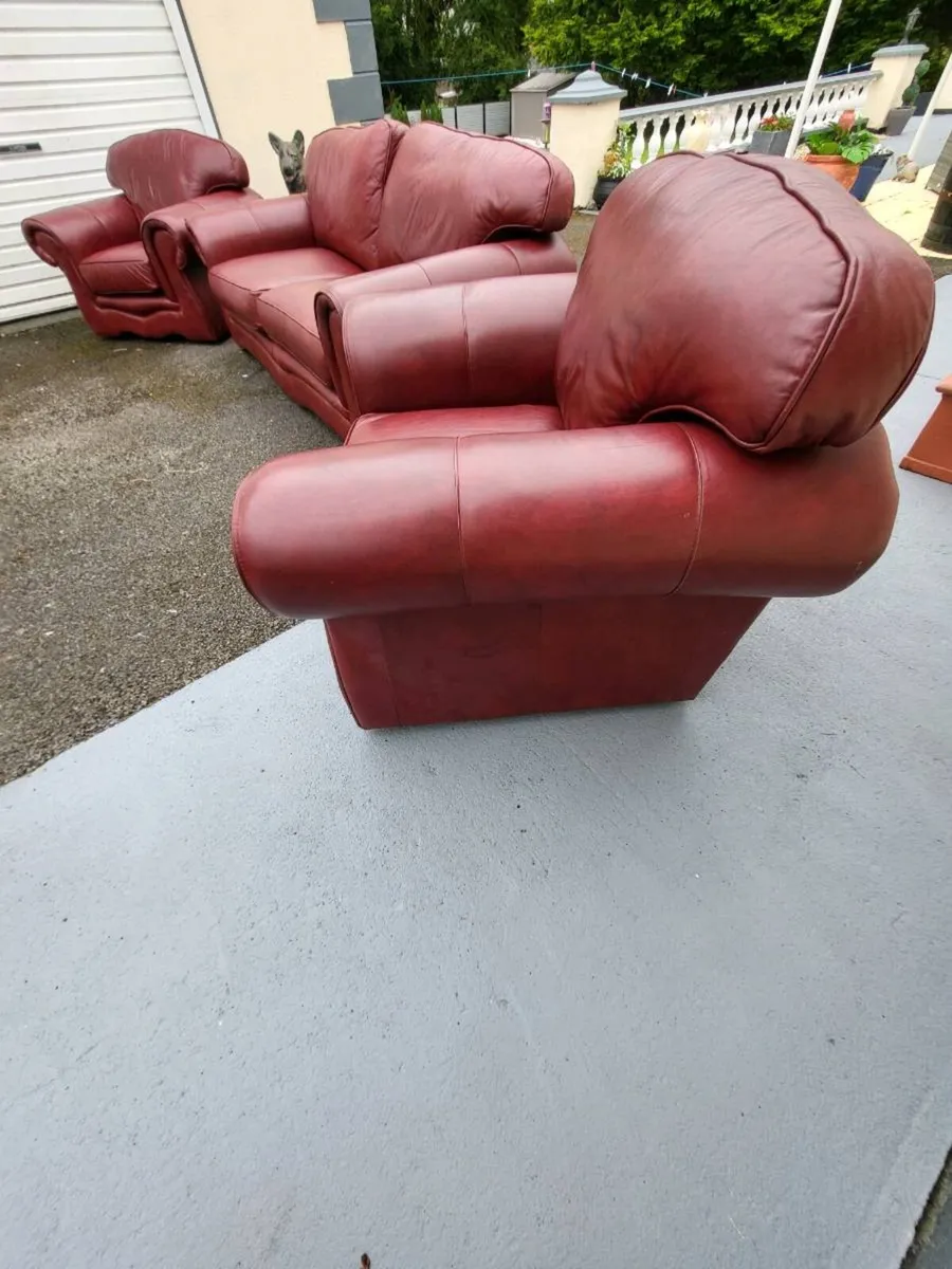 Superb leather suite - Image 4