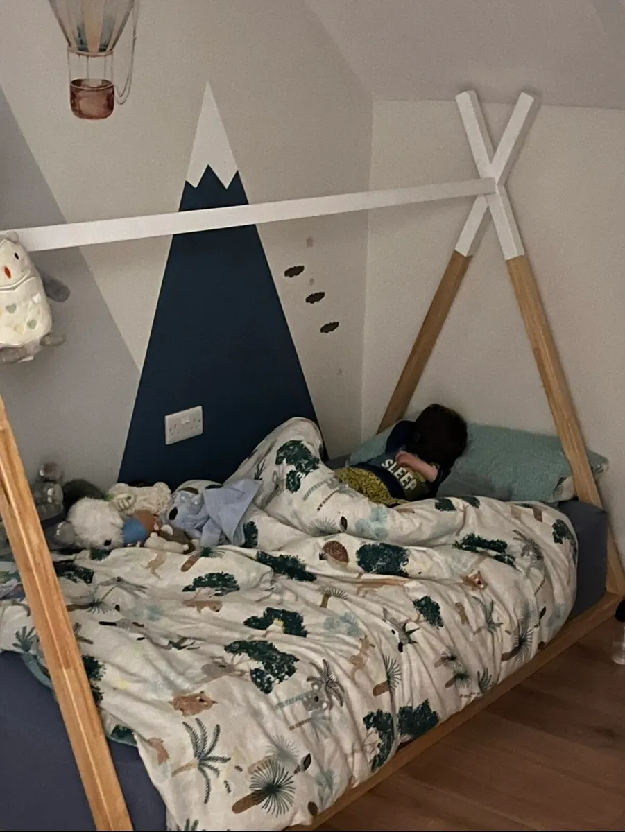 Teepee floor bed single mattress