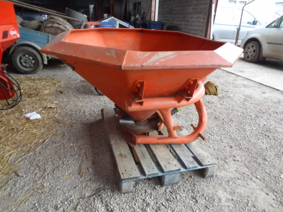 Amazone Fertiliser Spreader - Image 4