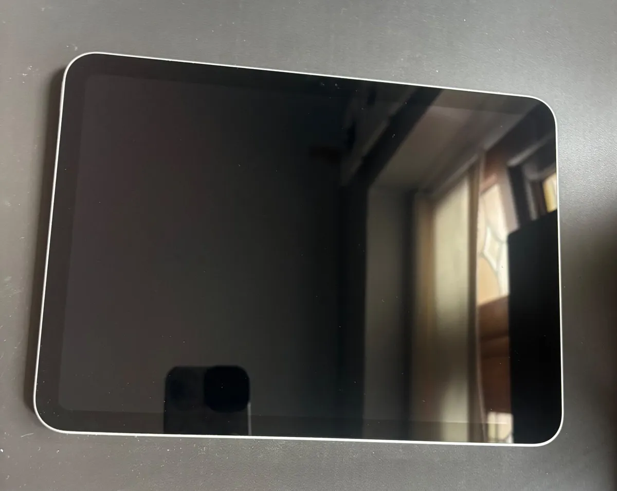 iPad (A16, 2025 11-inch Wi-Fi 126gb & Apple Pencil - Image 4