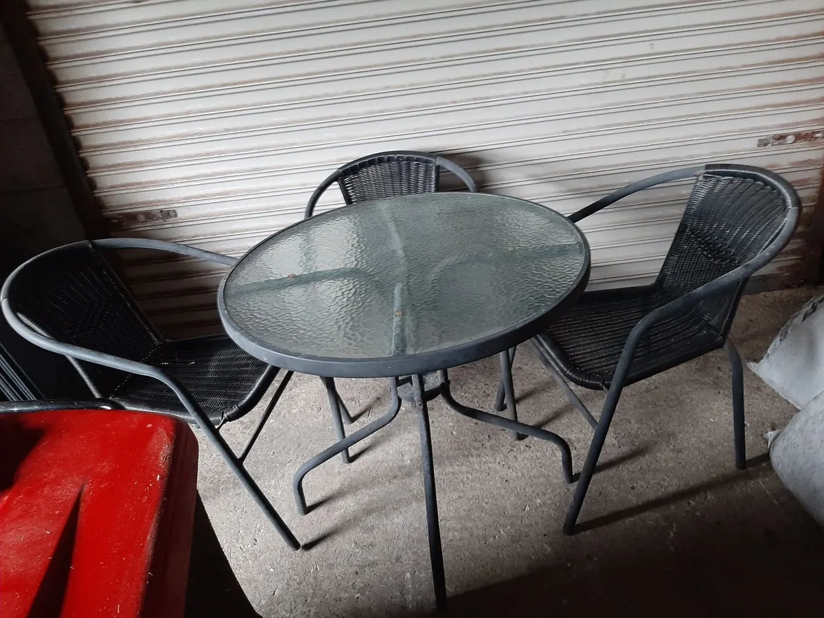 Table & Chairs - Image 1