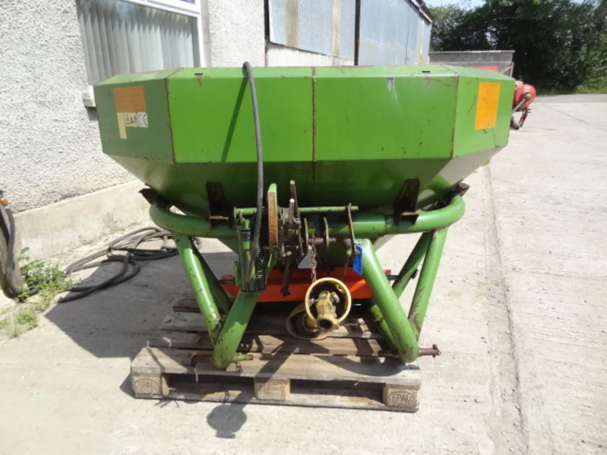 Amazone ZA-F 1204 Fertiliser Spreader - Image 2
