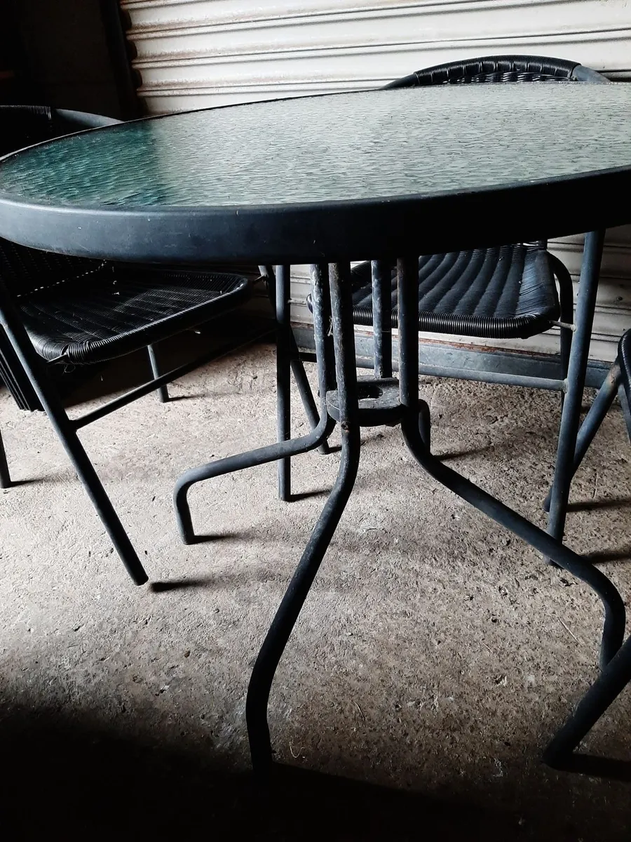 Table & Chairs - Image 3