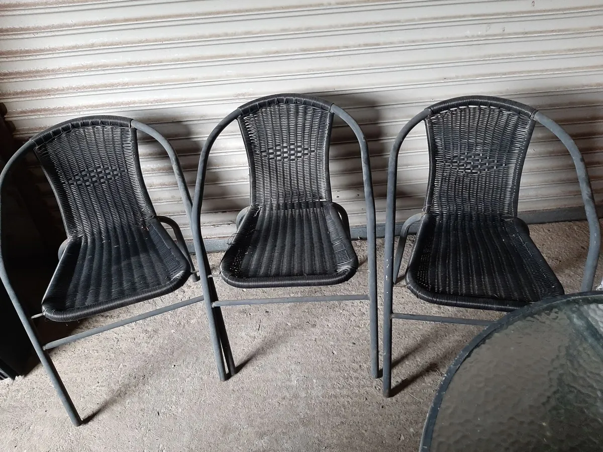 Table & Chairs - Image 2