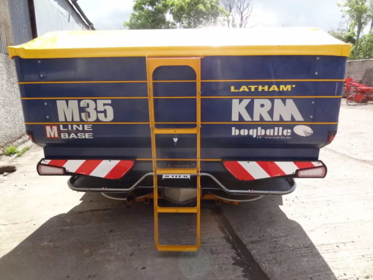 KRM Bogballe M35 Fertiliser Spreader - Image 2