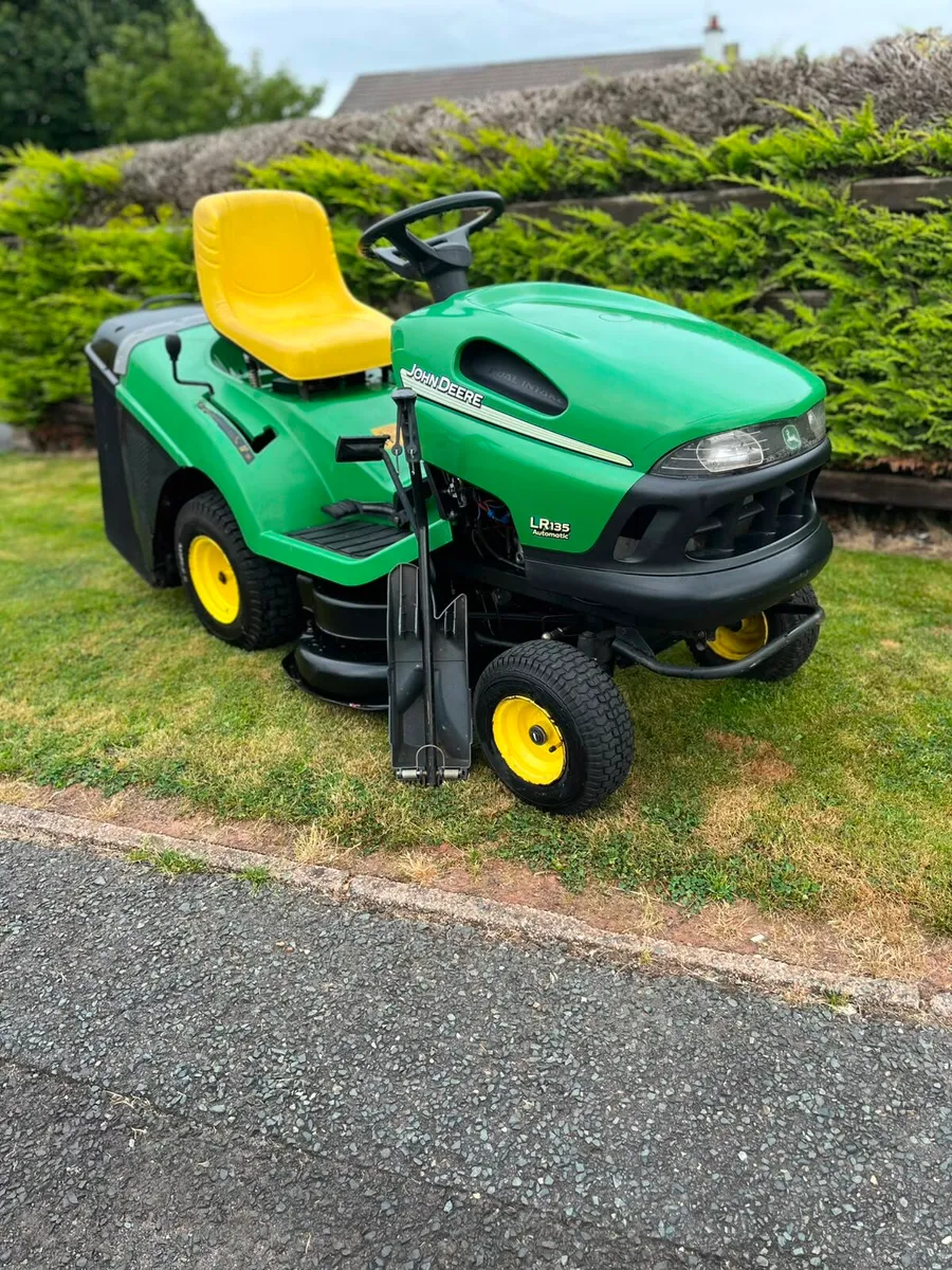 John deere petrol ride on lawnmower - Image 2