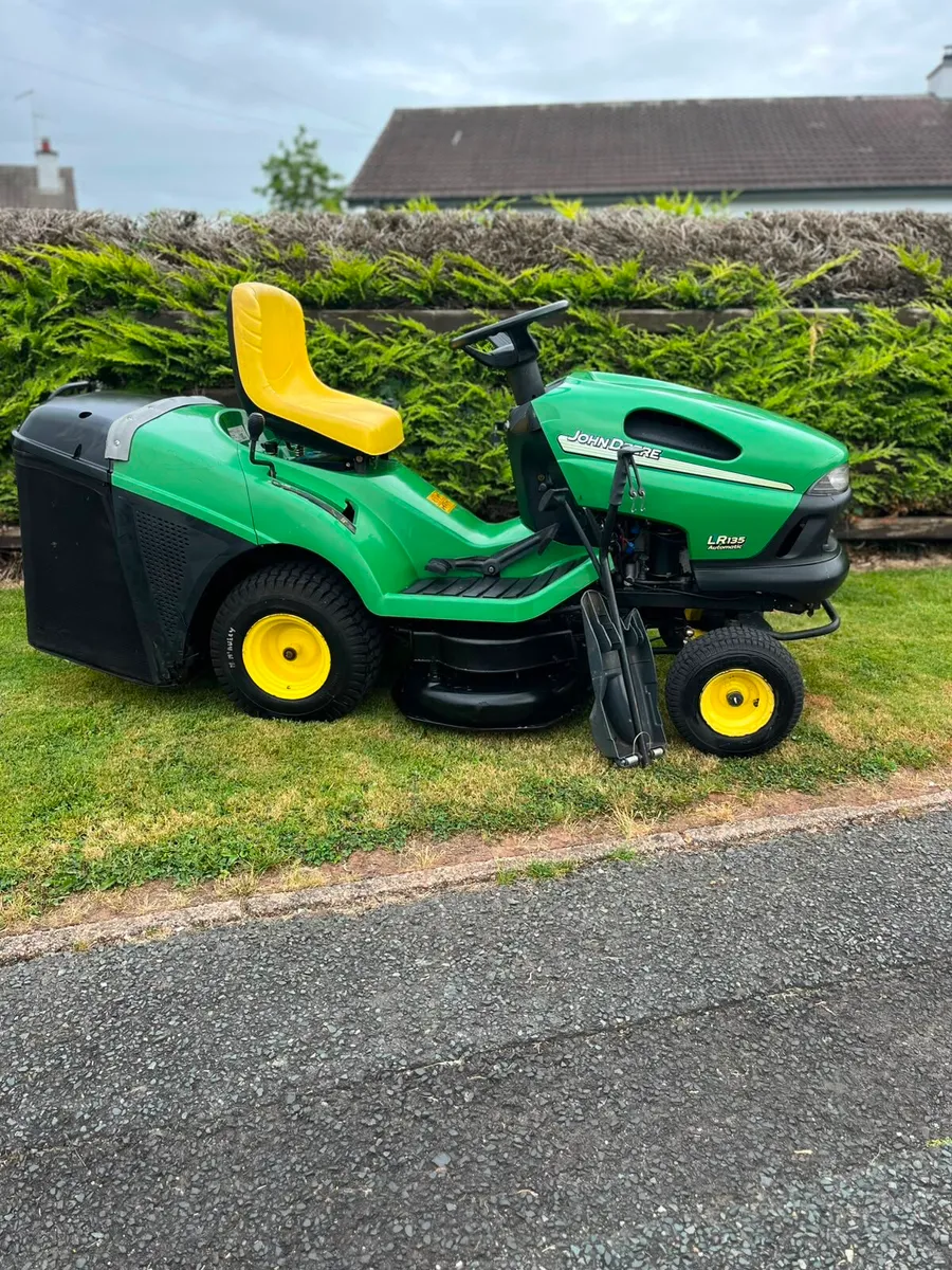 John deere petrol ride on lawnmower - Image 3