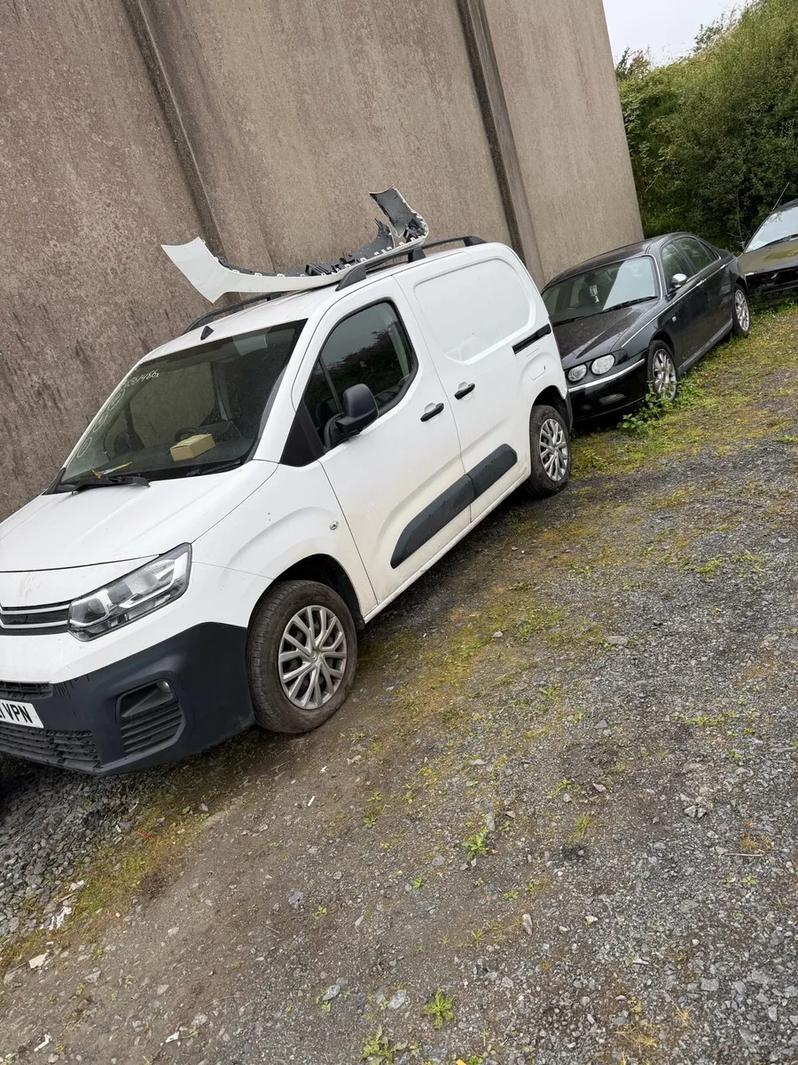 2021 Citroen berlingo for breaking only - Image 1