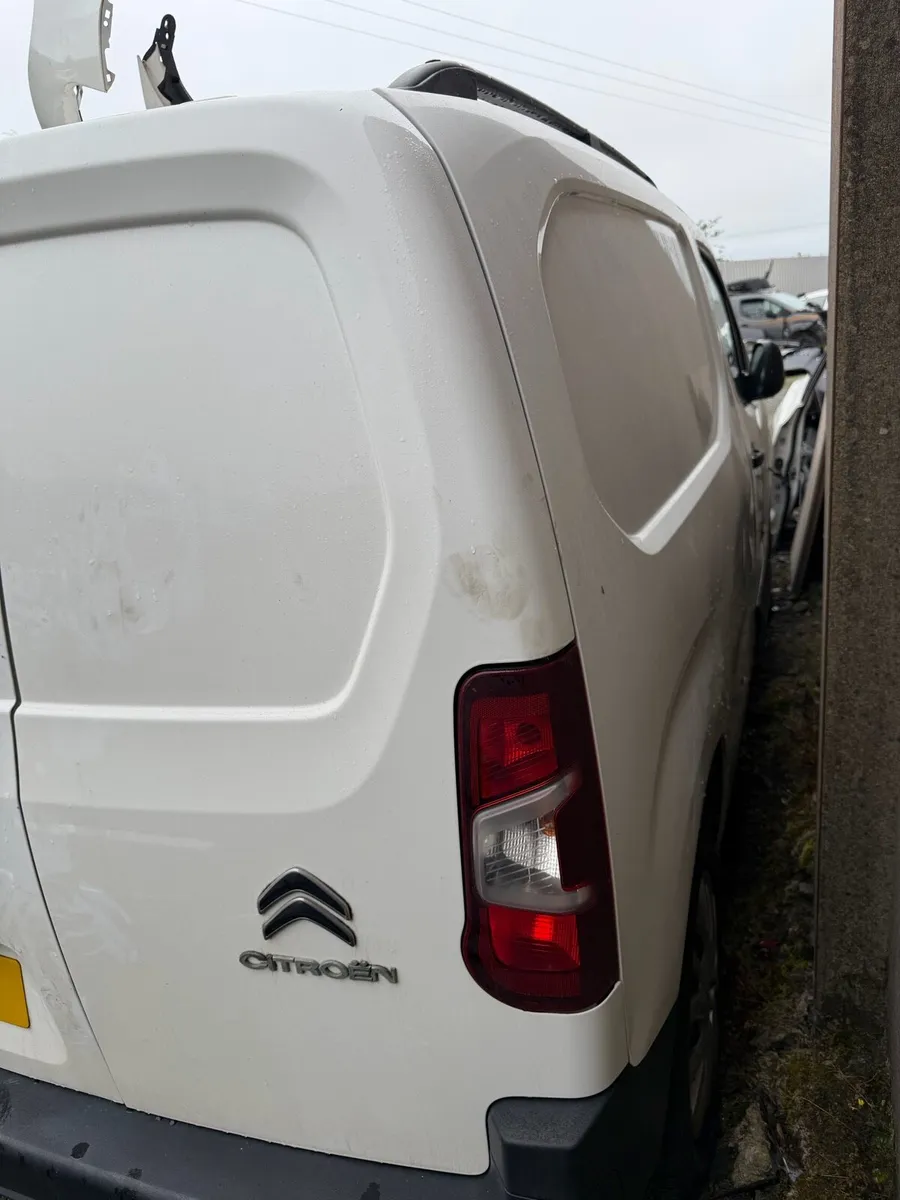 2021 Citroen berlingo for breaking only - Image 2