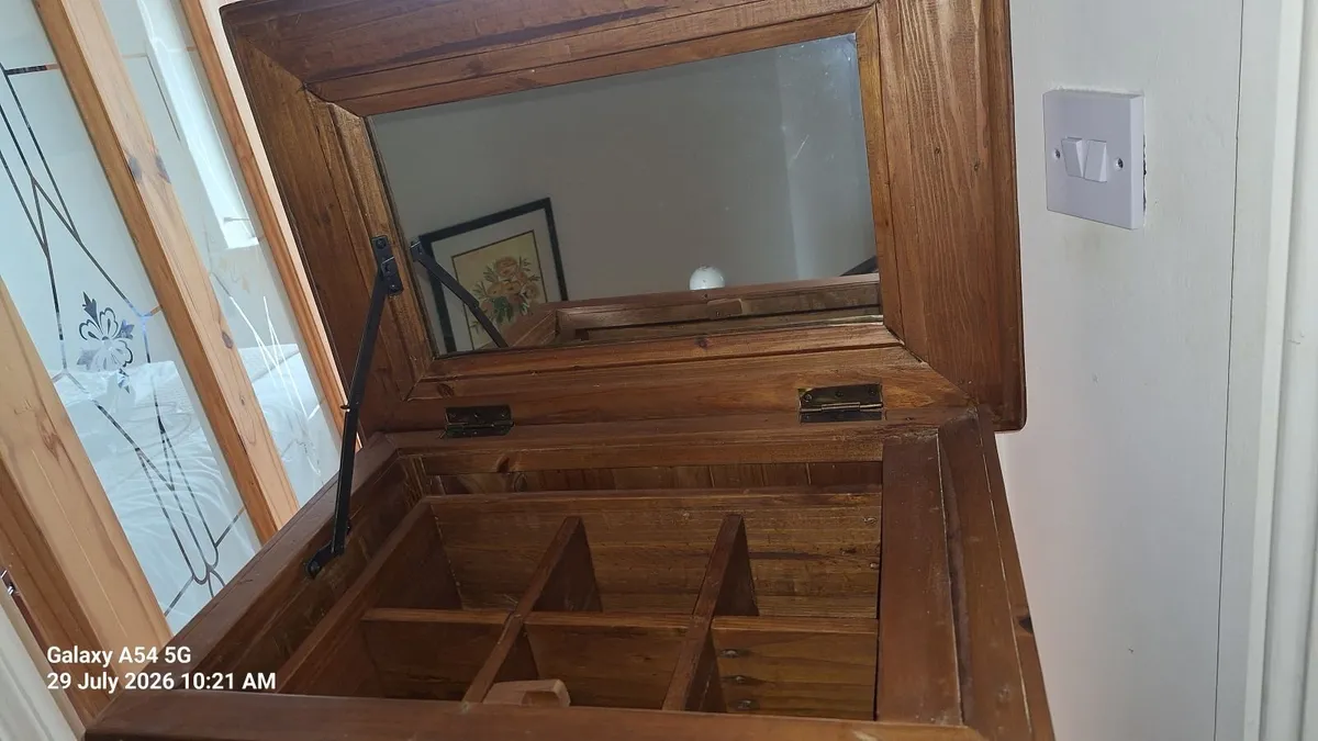 Dressing table - Image 1