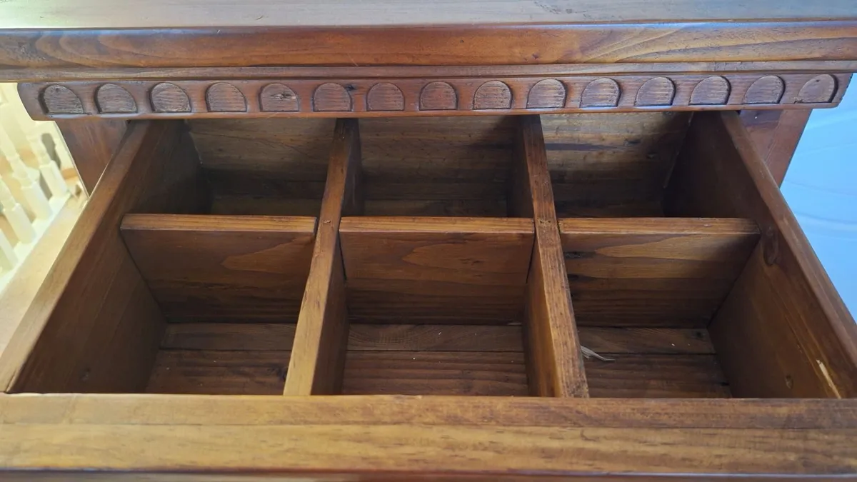 Dressing table - Image 2