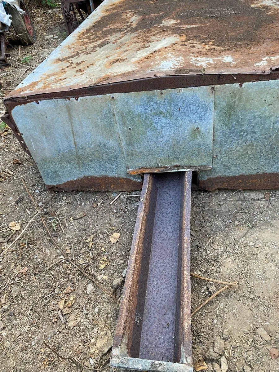 Lamb creep feeder - Image 1