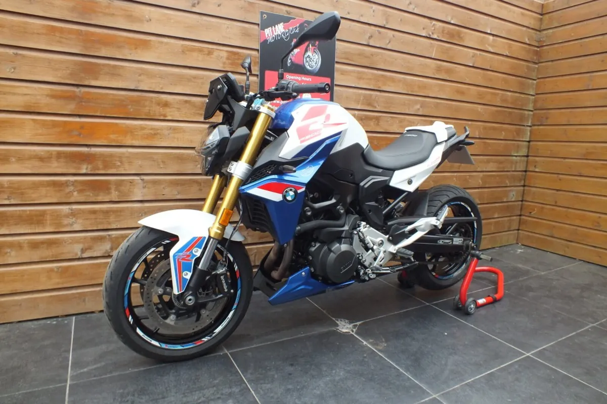 2024 BMW F900R Sport (Stunning) - Image 3