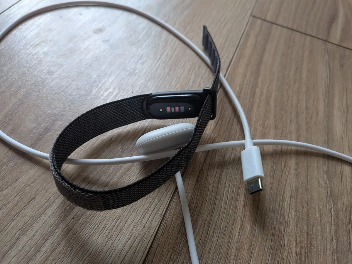 Fitbit air (google activity tracker) - Image 1