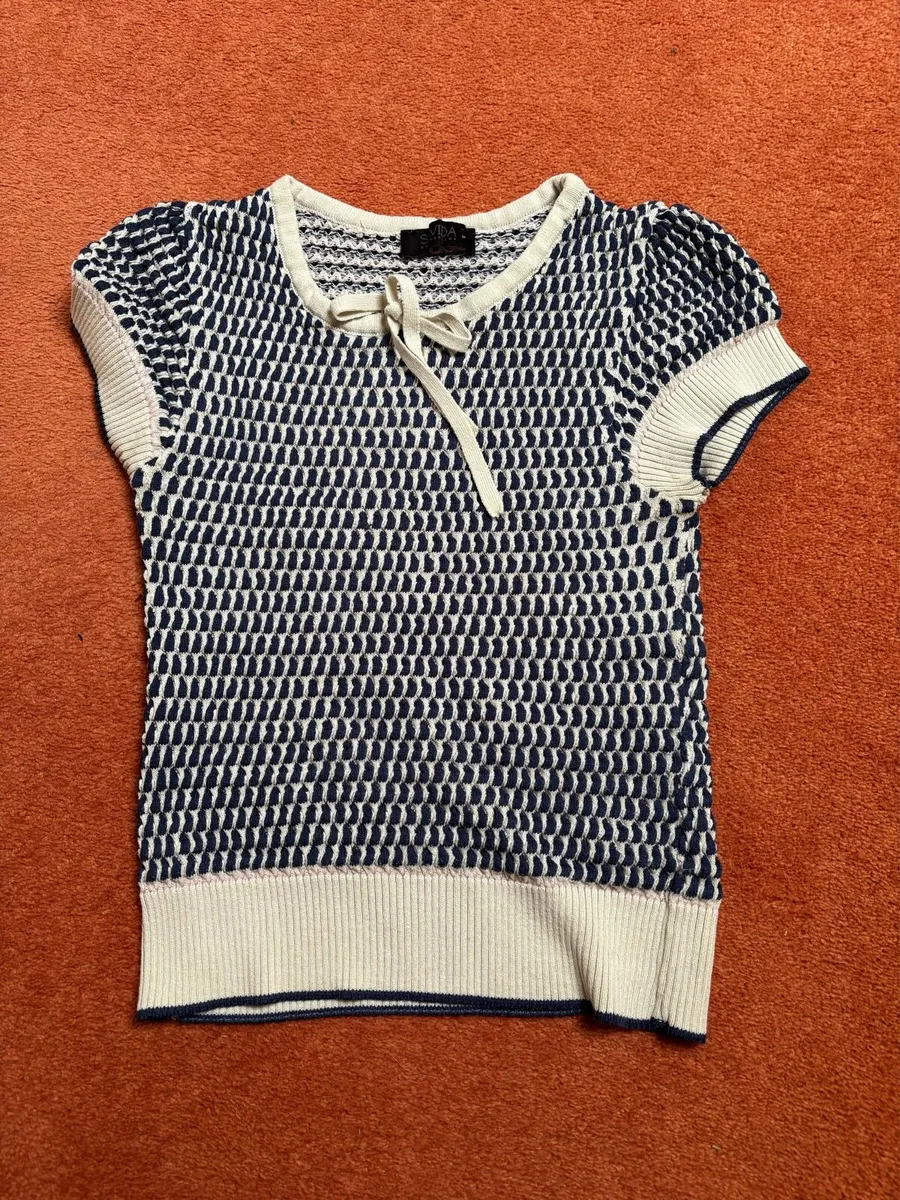 3 Short Sleeve Wool Tops - Image 4