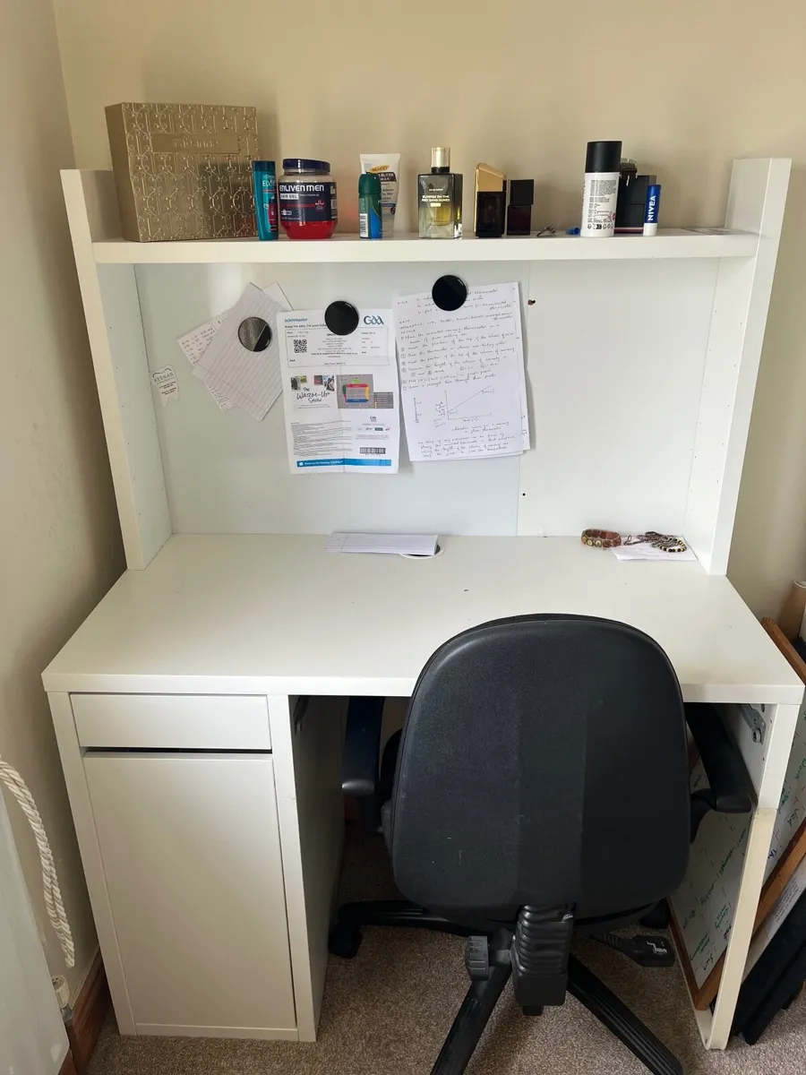Desk for sale - Image 1