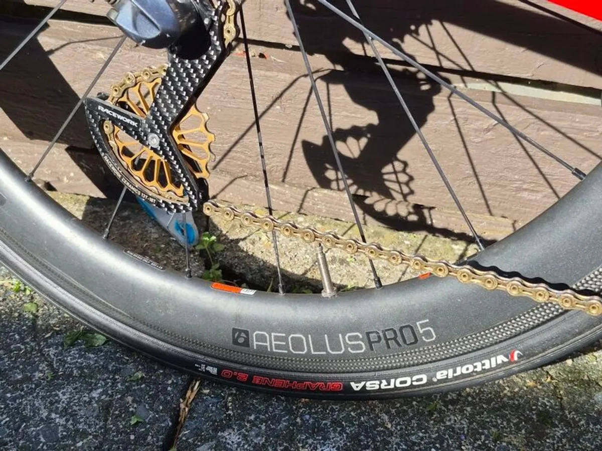 Trek Madone SL6 rim brake in vibrant red. - Image 4