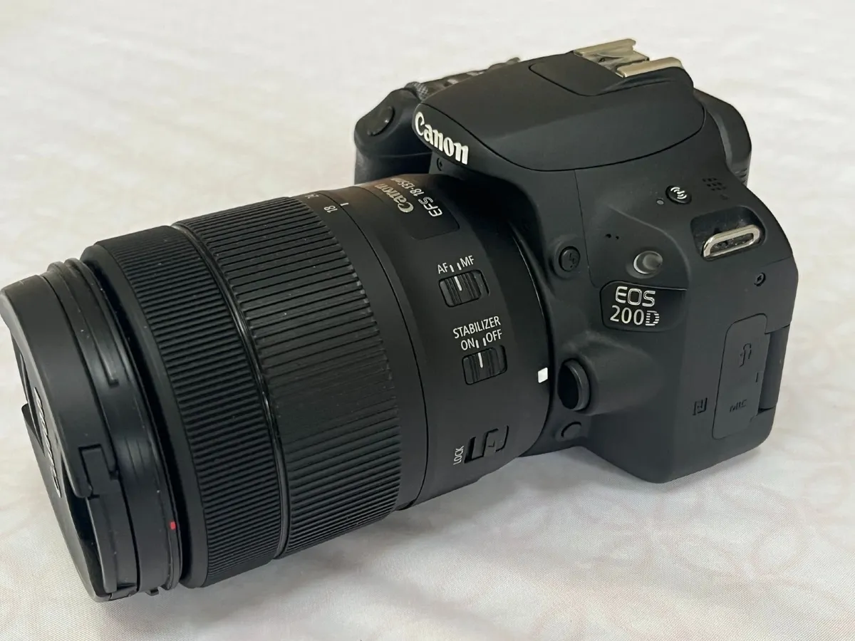 Canon EOS 200D Photography Bundle – Near NEW - Image 1