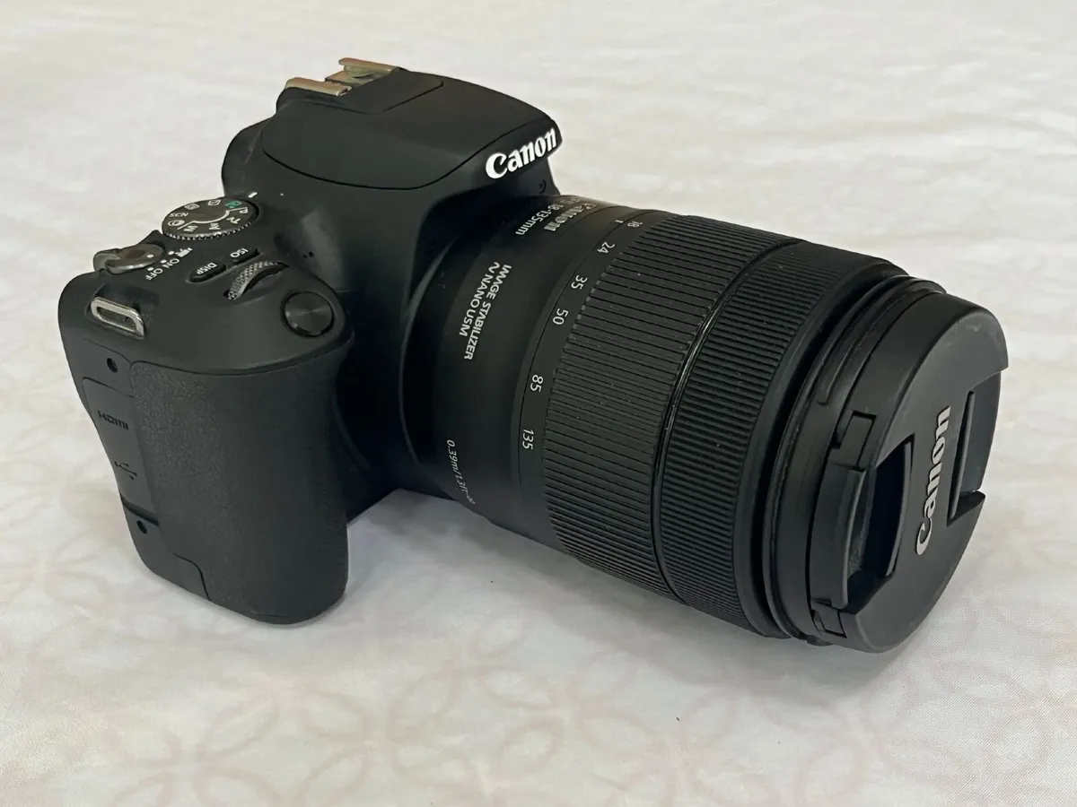Canon EOS 200D Photography Bundle – Near NEW - Image 2