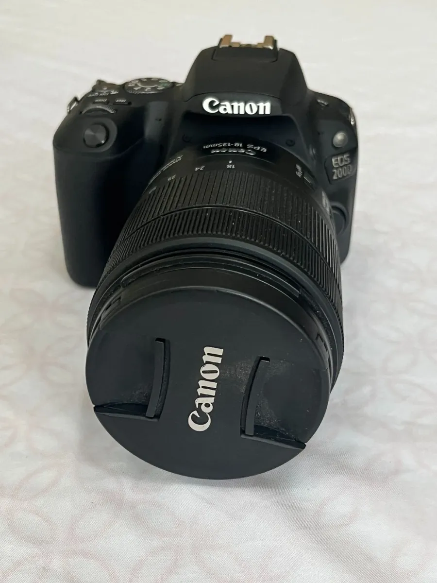 Canon EOS 200D Photography Bundle – Near NEW - Image 3
