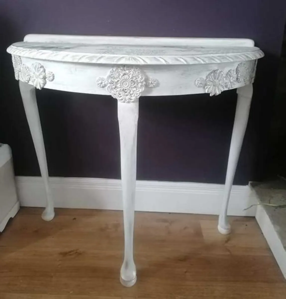 Sonville House Console Table - Image 1