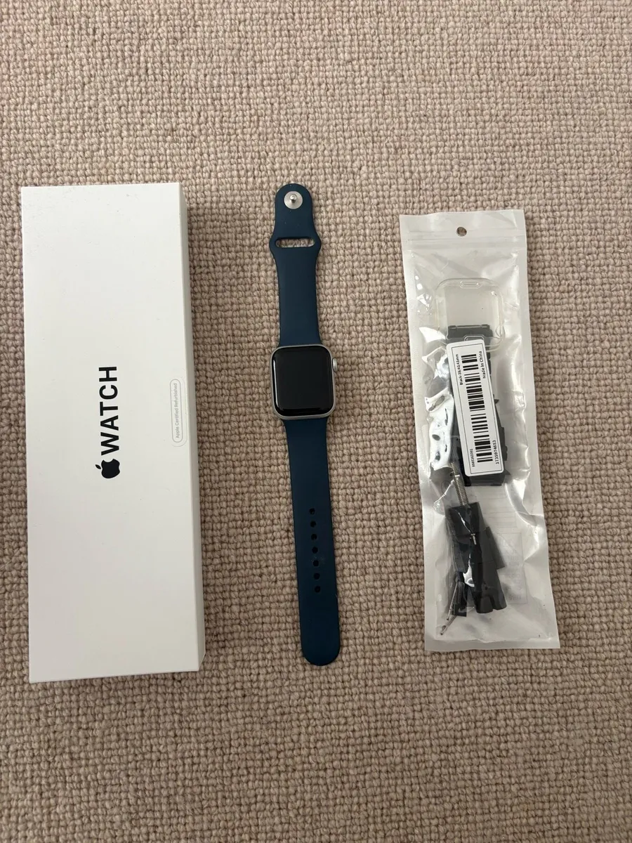 Apple Watch SE 40mm - Image 2