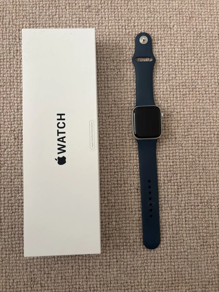 Apple Watch SE 40mm - Image 4