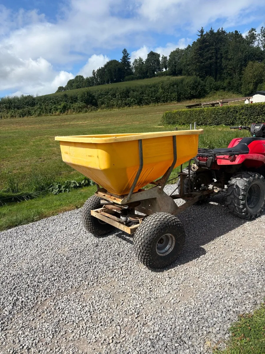 Quad fertiliser sower - Image 1
