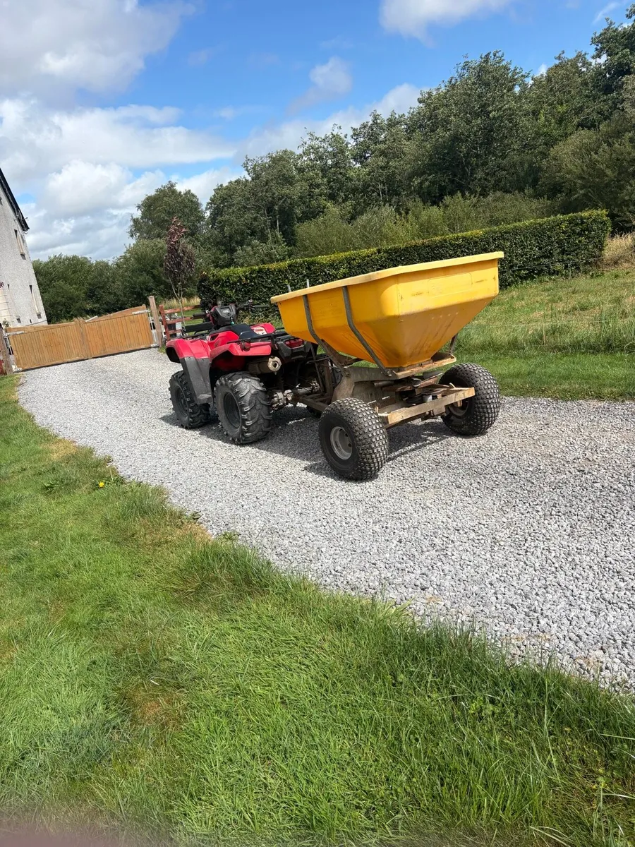Quad fertiliser sower - Image 2