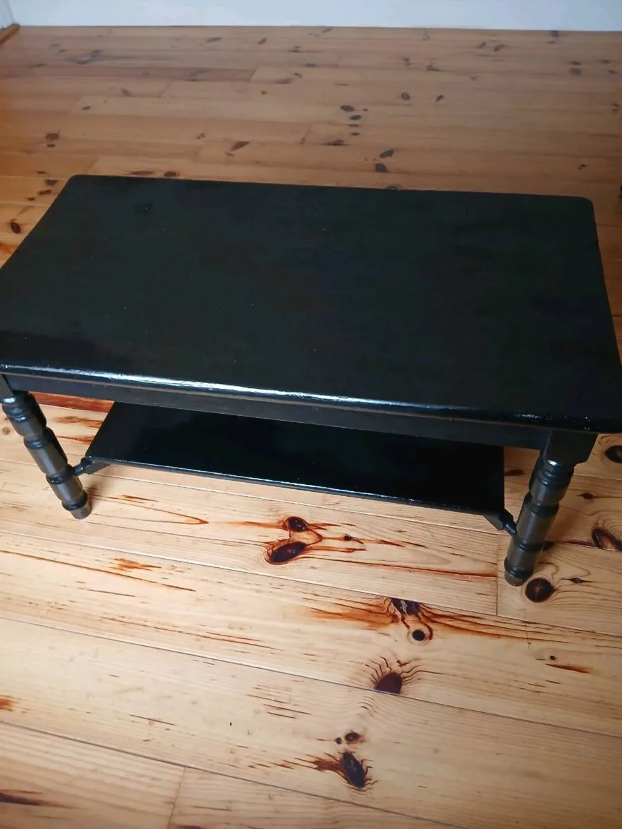 Coffee Table. Black. Used condition. - Image 1