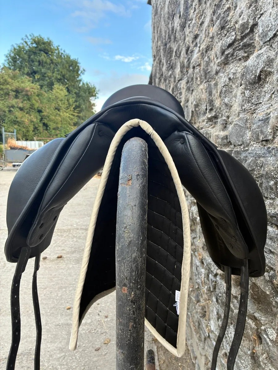 Dressage saddle - Image 4