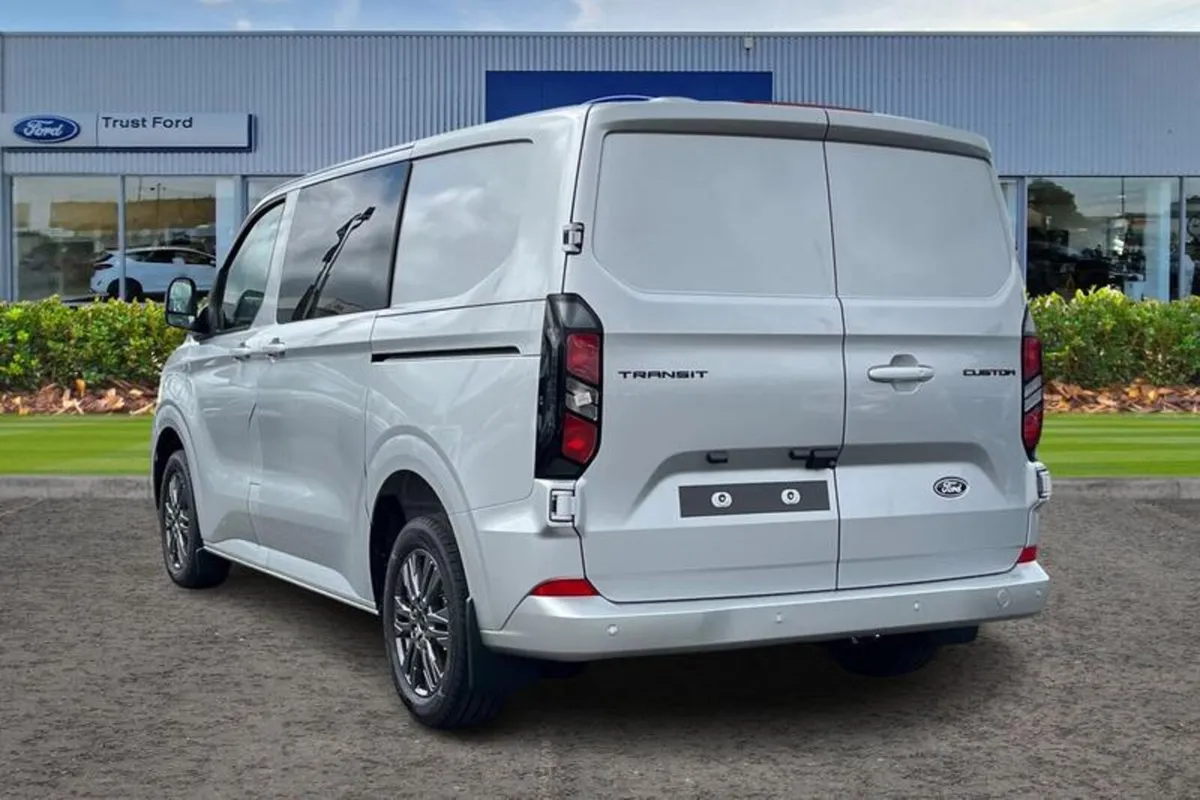 Ford Transit Custom 320 Limited L1 SWB Double Cab - Image 2